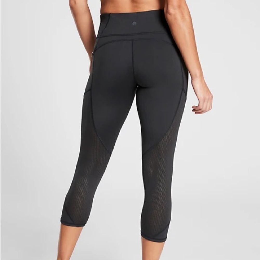 Athleta Mesh Contender Capri Leggings - Black